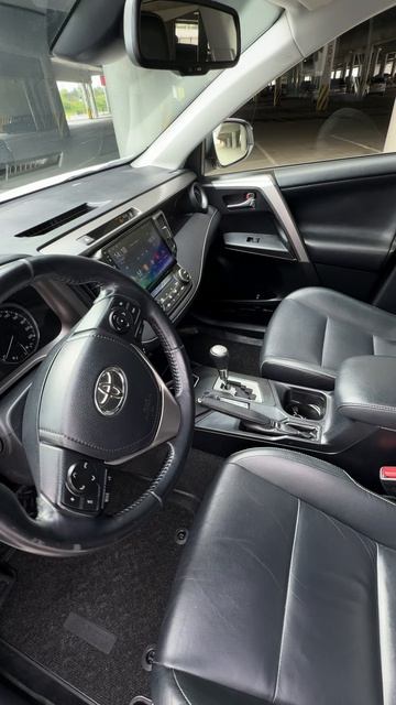 Toyota RAV4 Белый