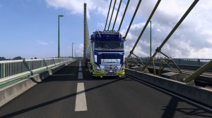Euro Truck Simulator 2 v.1.60 780 лошадей Volvo выжигают под мной дорогу от скорости. Жму по газам.