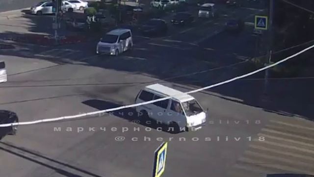 Арбузный десант высадился прямо на дороге в Уссурийске