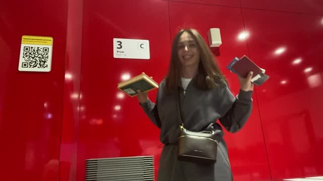 Вику задержали в Шереметьево! 😱 Ошибка с багажом перед вылетом на Шри-Ланку