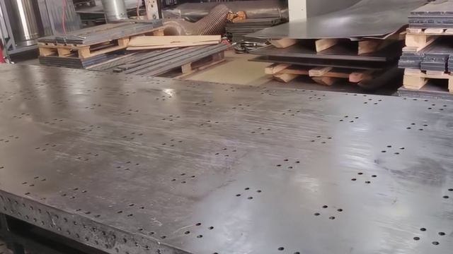Как производят сварочные столы СтальГрад | Оснастка D16 в работе