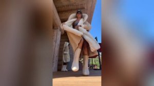 Певица Слава станцевала в бикини и валенках после бани в Республике Алтай