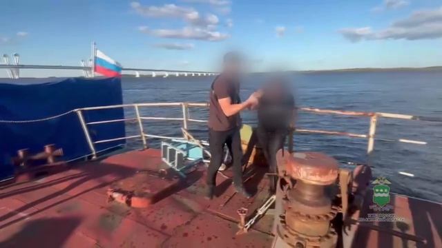Мигранты-нелегалы пытались уплыть от полиции