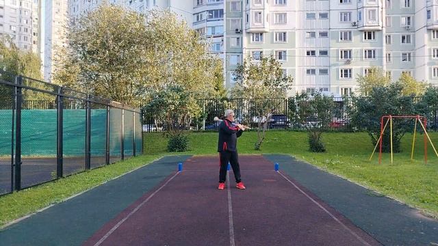 Упражнения с деревянным колокольчиком для фитнеса