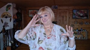 Живу в своей сказке,которую сама себе придумала..и жалею её...