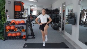 Зарядка вместе с профессиональным тренером