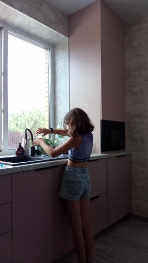 укладываю Я сегодня спать есенька упала с кровати и сегодня я буду распаковывать с ней новую игрушку