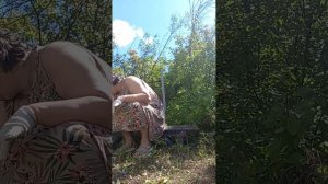 Б.Фрося убирается на кладбище