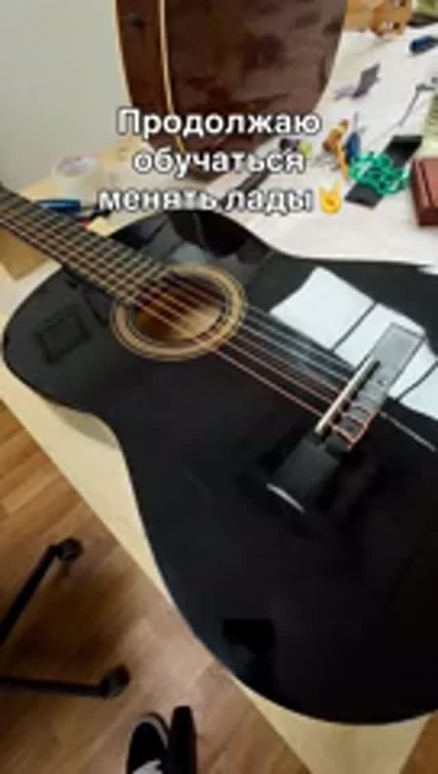 Следующая гитара в работе