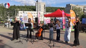 Голос Улиц. В Новоуральске продолжаются выступления творческих коллективов