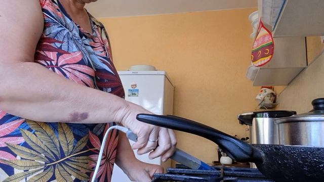я дома готовлю обед