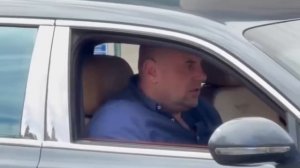 «Вы — бандеровцы, курвы, и нацисты!» — в Лондоне поляк на Bentley сказал украинцам, собиравшим деньг