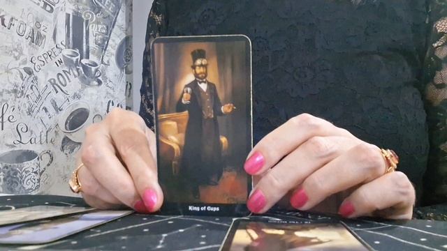 Ждать или отпустить? Расклад Таро
