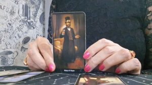 Ждать или отпустить? Расклад Таро
