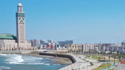 О Касабланке нам поет певица юная, яхты, море, солнце, и в общем, сказка просто, не иначе