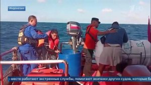 Паром в огне: появились кадры спасения людей неподалеку от Бали.