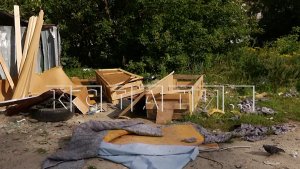 Ящики из‑под гробов обнаружили на мусорной площадке среди жилого сектора в Дзержинске