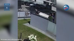 Соседи спасли ребенка, упавшего с 5 этажа в Польше