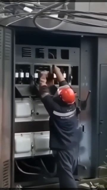 И перед сном мы представляем вам увлекательное видео. Короткое замыкание.