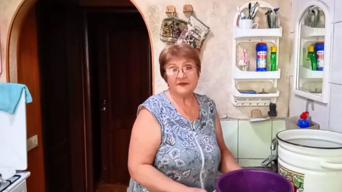 Вести со двора , варю суп , купили насос...