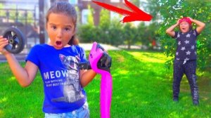 Я СЛОМАЛ ЕЕ ЛЮБИМУЮ ИГРУШКУ! Она плачет?!