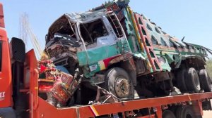 Пакистанцы пересобрали грузовик после серьёзной аварии. Восстановление