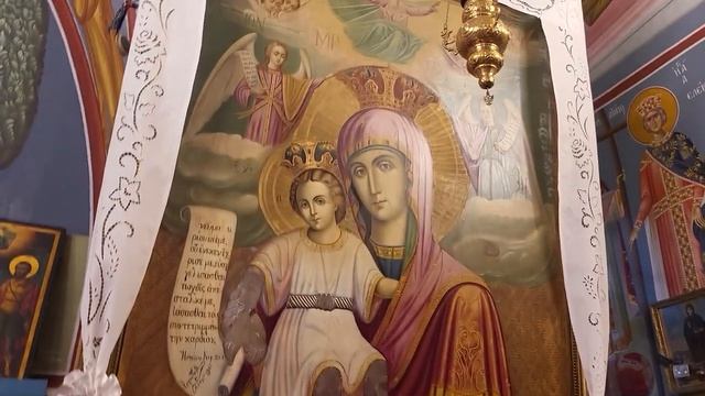 Я освятила иконы и платочки на иконах и святых мощах Пантелеймона Целителя