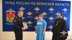 Полицейские вернули владелице похищенную старинную икону