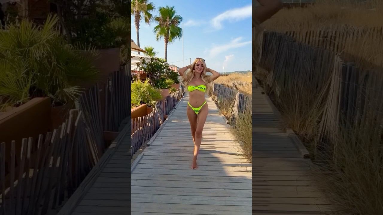 Анна Калашникова передает солнечный привет из Сен-Тропе!☀️ А где вы сейчас проводите лето?✨