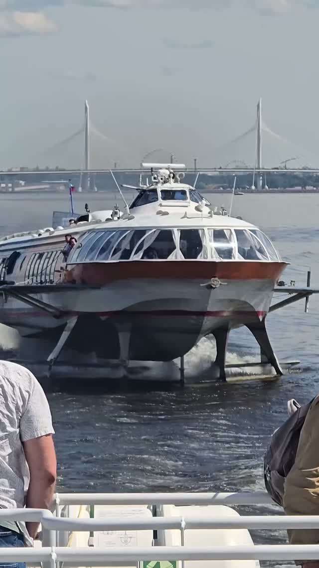 Метеор идёт на обгон