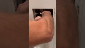 Ремонт встроенного унитаза Geberit, как устранить течь воды после наполнение бочка