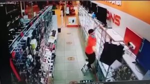 САМЫЕ СМЕШНЫЕ МОМЕНТЫ В СУПЕРМАРКЕТЕ, СНЯТЫЕ НА КАМЕРУ
