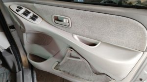 Как снять передние обшивки дверей Nissan Tino