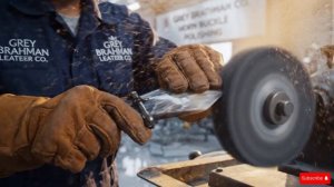 Внутри крупнейшей фабрики серых брахманских бычьих рогов  Роскошные сумки почтальона из рога и кожи