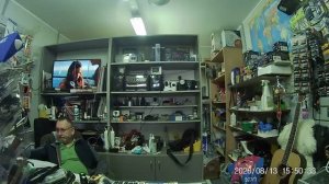 Зашёл к Василий Иванычу-он показывает блютуз-колонку и демонстрирует свой эл-велик.