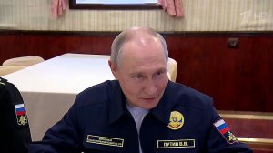 Владимир Путин провел совещание на крейсере «Варяг».