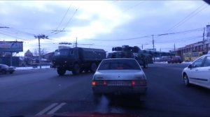 По ул. Советской в Туле провезли два вертолета