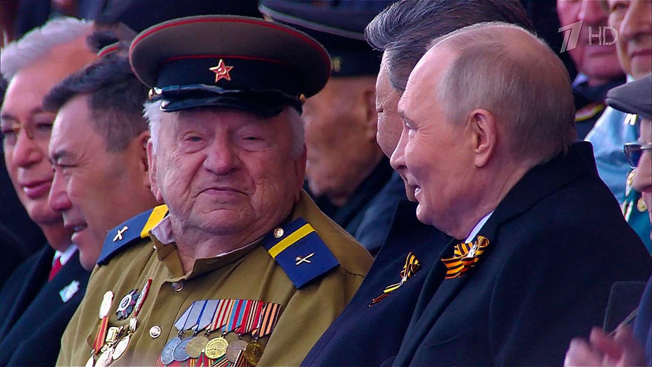 Президент поговорил по телефону с ветераном Великой Отечественной Евгением Знаменским