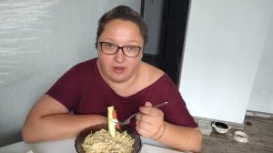Мой завтрак. Мукбенг. Язык и лапша. Ем и разговариваю.