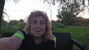 Вчера был ураган, все поломало Проверяю сад