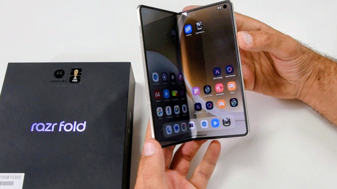 Честный обзор Motorola Razr Fold, первый складной смартфон Моторола! / Арстайл /