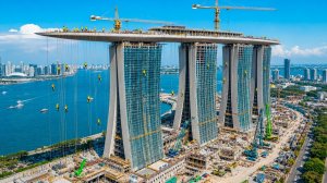 Как в Сингапуре построили бассейн размером с корабль на высоте 200 метров