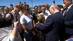 Владимир Путин пообщался с жителями курильского острова Итуруп на Сахалине