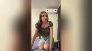 привет доброе утро одинокая красивая девушка одна дома снимает себя смотреть