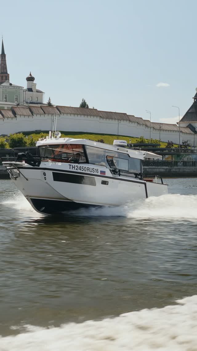 SEARENE Crew Cabin на фоне Казанского Кремля, лето 2026, Казань. SEARENE YACHTS