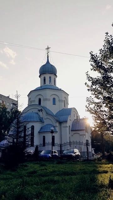 Храм Тихвинской иконы Божией Матери на Гражданке. Закат.