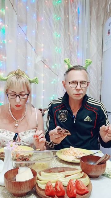 Салат с икрой😋😋😋,фоагмент мукбанга