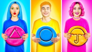 БОЛЬШАЯ, СРЕДНЯЯ И МАЛЕНЬКАЯ ЕДА ЧЕЛЛЕНДЖ _ Едим Розовую vs Синюю vs Желтую еду