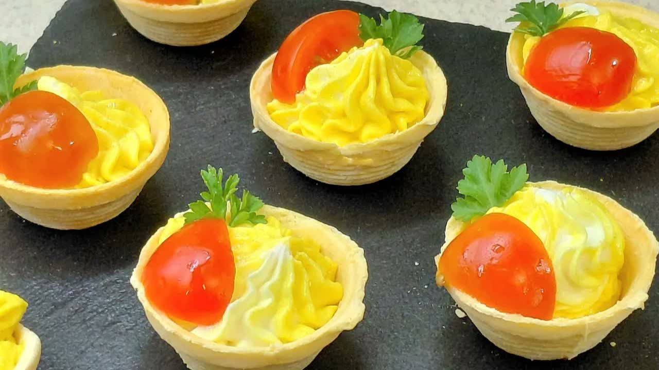 Яркая закуска без мяса и рыбы на праздничный стол — нежная, красивая и простая идея с тарталетками