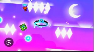 Прохожу три уровня в Geometry dash